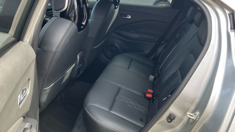 Nissan Juke 1.0 DiG-T 114 Tekna 5dr Petrol Hatchback